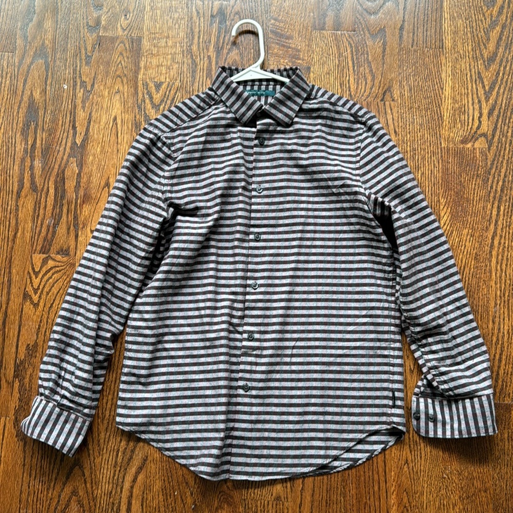 Men’s Perry Ellis button down size medium maroon